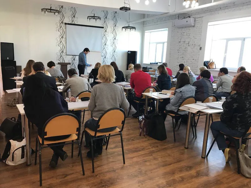 Andrei Efremov leading a live session for method participants