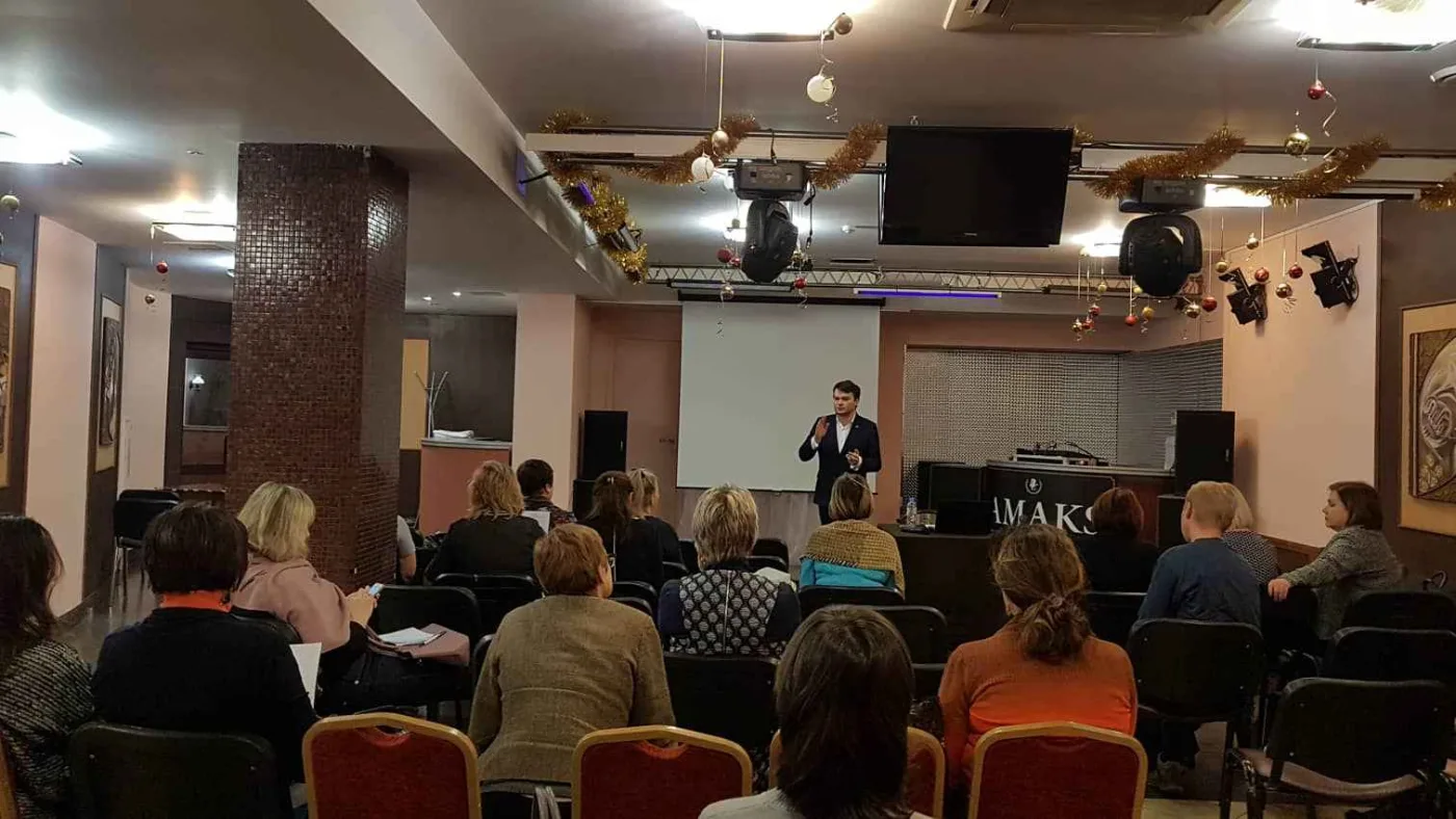 Andrei Efremov presenting at a medical conference for pain and addiction specialists